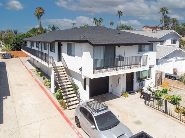 226 N Citrus Avenue - Photo 1