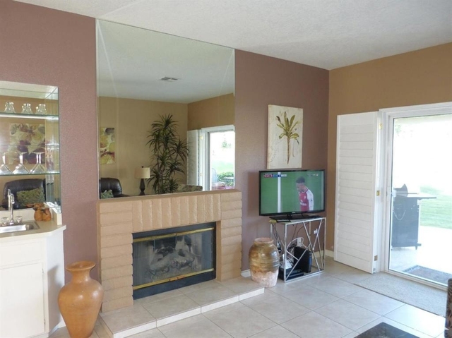 221 Vista Royale Circle W - Photo 1