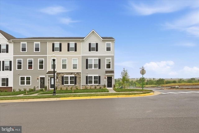 300 Presidents Pointe Avenue - Photo 1