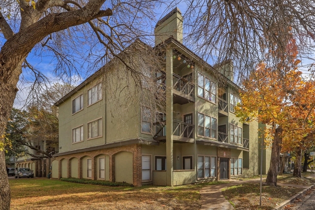 807 W 25th St - Photo 1