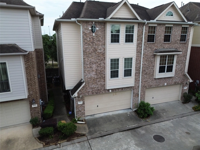 1719 Stacy Crest - Photo 1