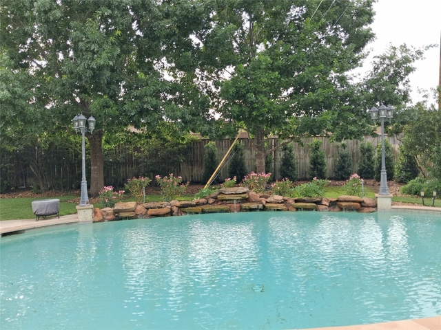 1722 Parklake Vlg - Photo 1