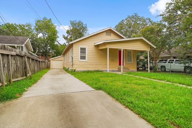 418 Spooner Street - Photo 1