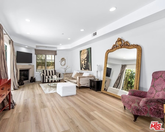 718 N Croft Avenue - Photo 1