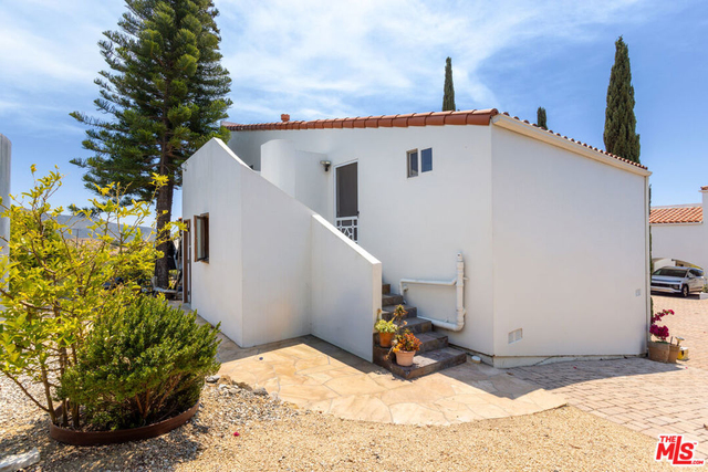 5828 Foxview Drive - Photo 1