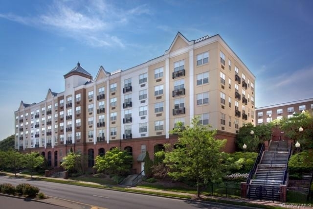100 Glen Street - Photo 1