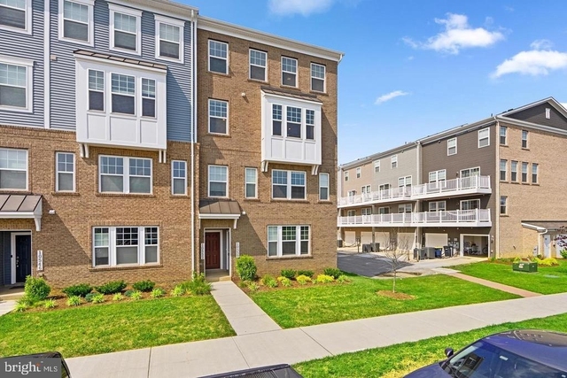 10552 Neil Armstrong Way - Photo 1