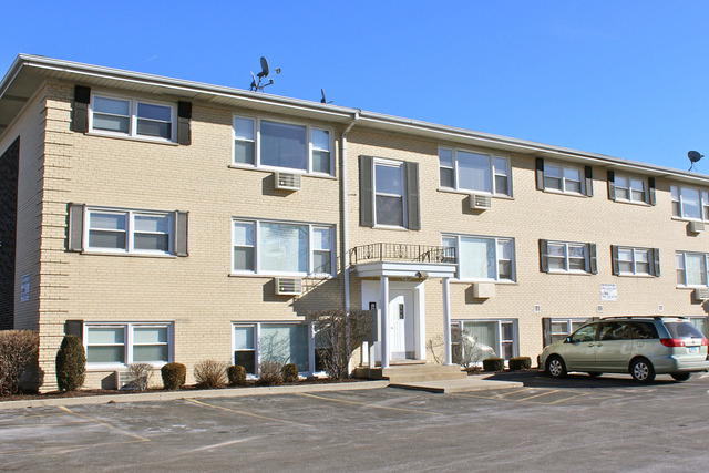5029 N East River Road - Photo 1