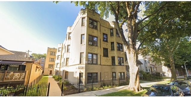 1911 W Larchmont Avenue - Photo 1