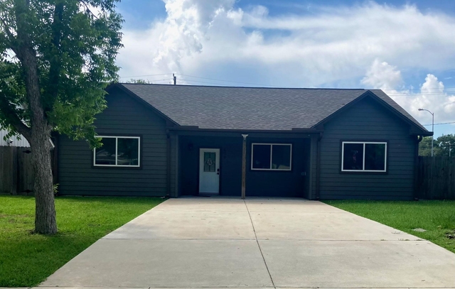 419 Cole Street - Photo 1
