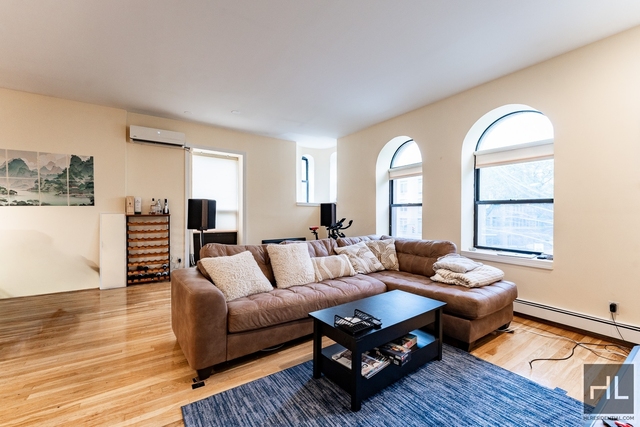 5 Avenue - Photo 1