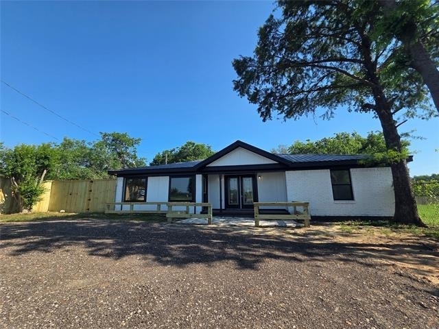 912 W Main Street - Photo 1