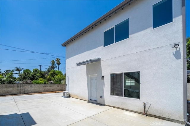 2423 Myrtle Ave - Photo 1