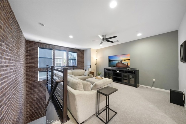 4963 Laurel Street - Photo 1