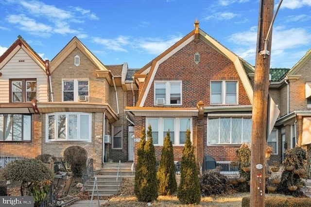 2467 N 79th Avenue - Photo 1