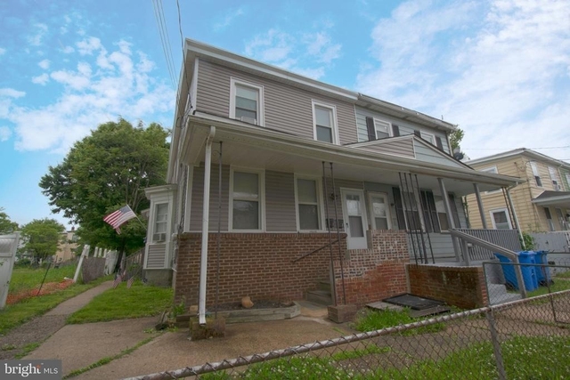 1012 W 3rd Street - Photo 1