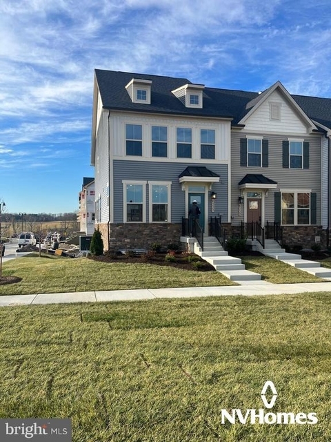 6000 Stoneroller St - Photo 1