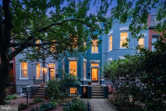 1319 Massachusetts Se - Photo 1