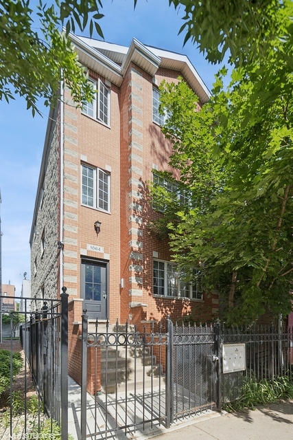 1064 N Marshfield Avenue - Photo 1