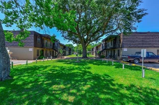 1518 East Avenue - Photo 1