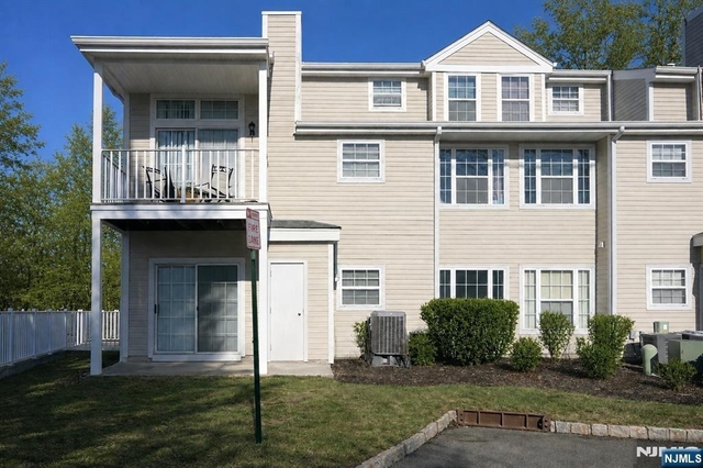 1023 Castle - Photo 1
