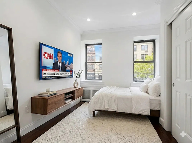 338 East 55th Street - Photo 1