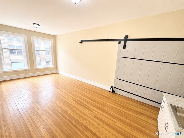 105 Bank Street - Photo 1