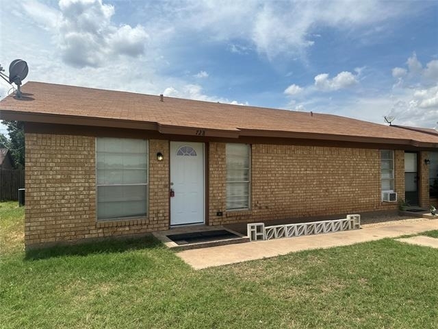 728 Redbird Lane - Photo 1