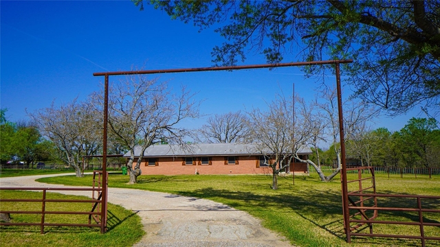 19761 N State Highway 34 - Photo 1