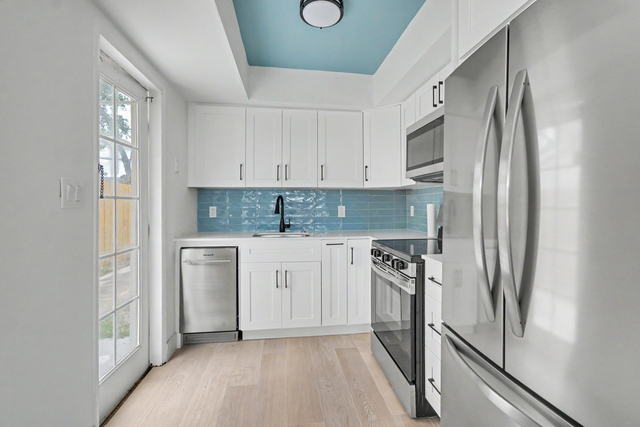411b Ne 57th Court - Photo 1