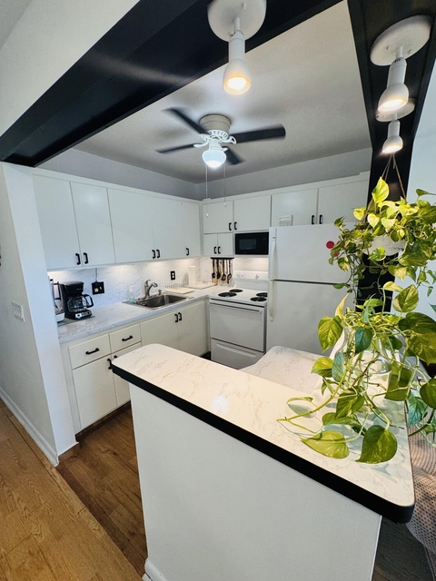16 Windsor A - Photo 1