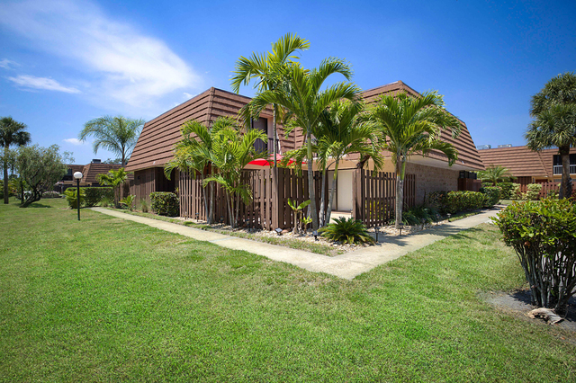 825 Center Street - Photo 1
