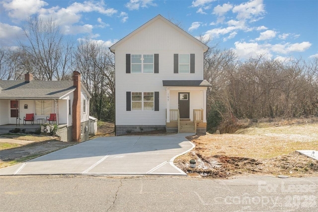 195 Vee Avenue Sw - Photo 1