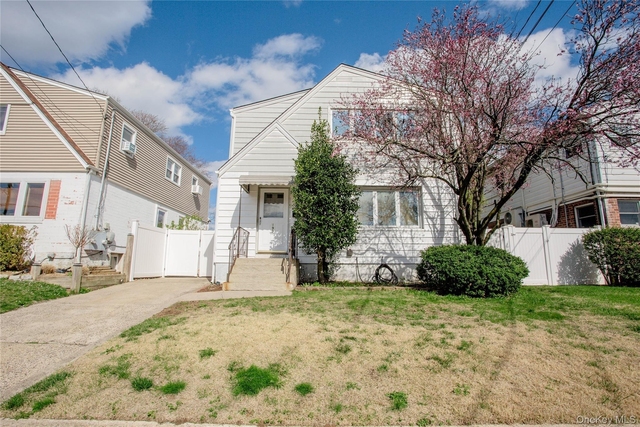 193 Nassau Boulevard - Photo 1