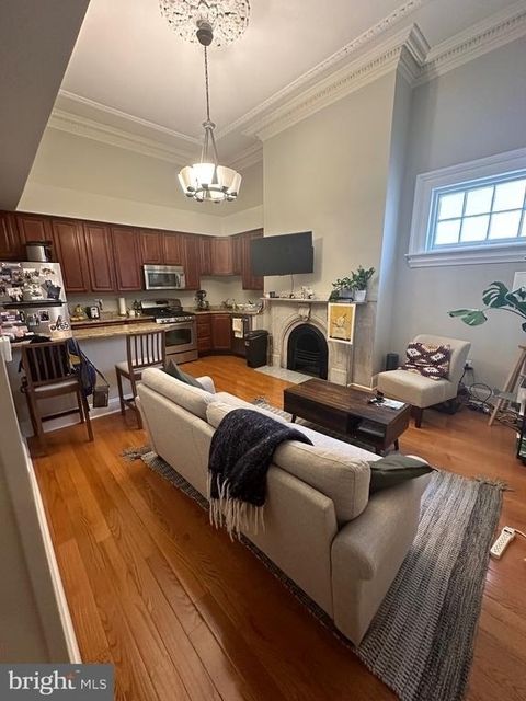1014 Clinton Street - Photo 1
