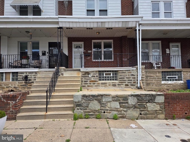 4013 Creston St - Photo 1