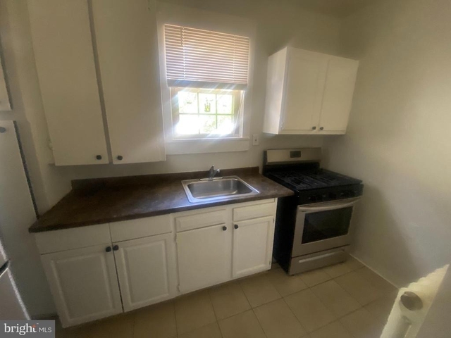 109 North Thomas Avenue - Photo 1