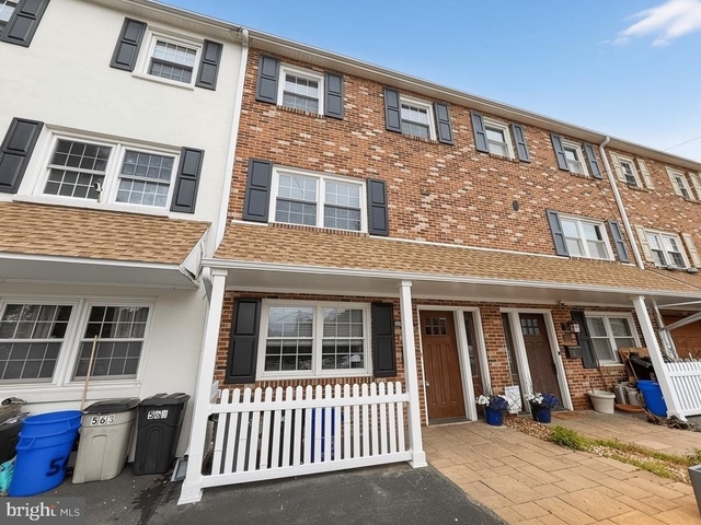 561 W Marshall Street - Photo 1