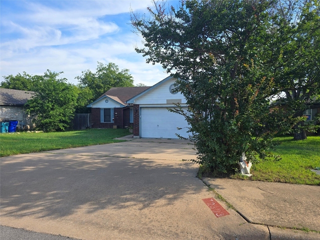 2303 Darnell Dr - Photo 1