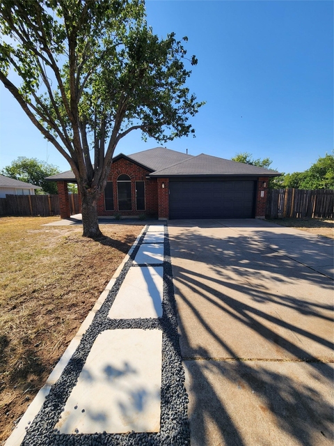504 Texas Ave - Photo 1