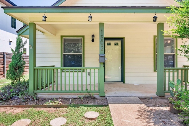 1502 Garden St - Photo 1