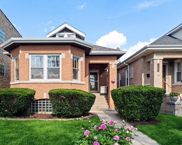 6017 N Austin Avenue - Photo 1