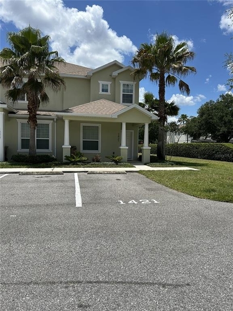 1421 Retreat Circle - Photo 1