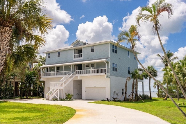 2424 Bay Drive - Photo 1