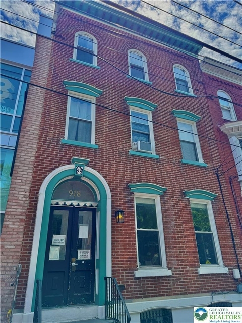 918 W Turner Street - Photo 1