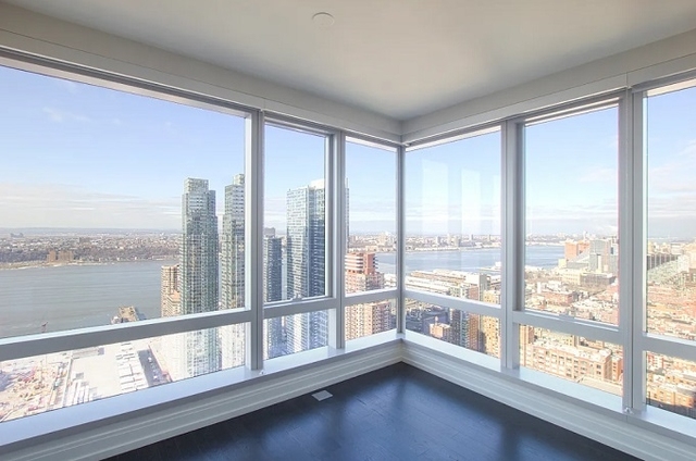 Tenth Avenue - Photo 1
