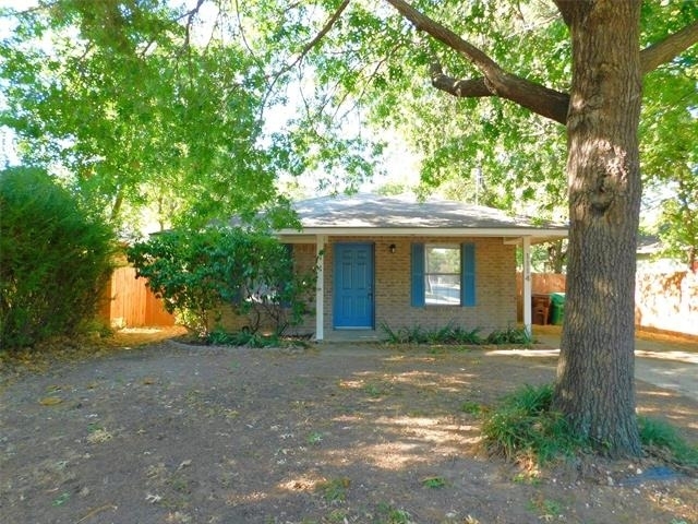 1114 E Mulberry Street - Photo 1