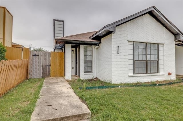 2428 Summer Place Drive - Photo 1