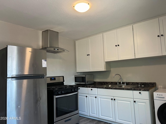 2726 E Willetta Street - Photo 1
