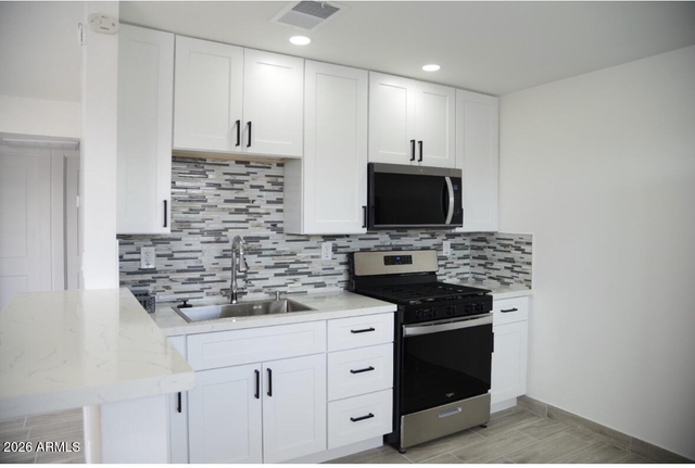 11033 N 16th Avenue - Photo 1